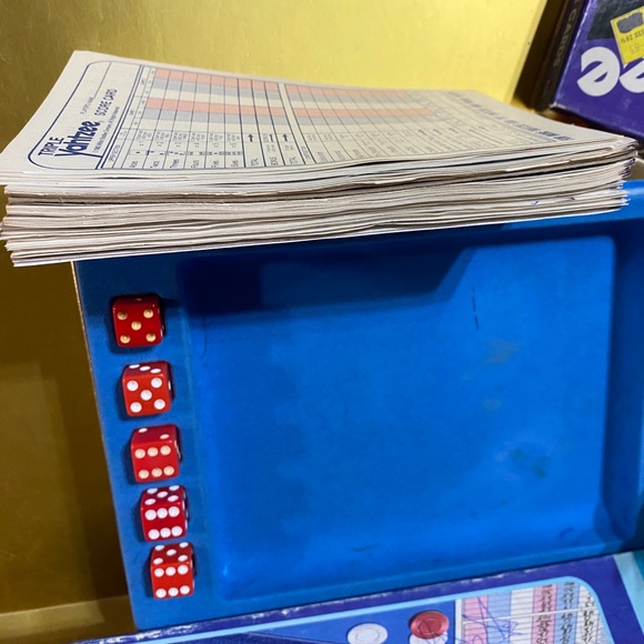 TRIPLE YAHTZEE VTG 1982 MILTON BRADLEY GAME AGES 8 to ADULT EXTRA SCORE CARDS - Picture 7 of 15